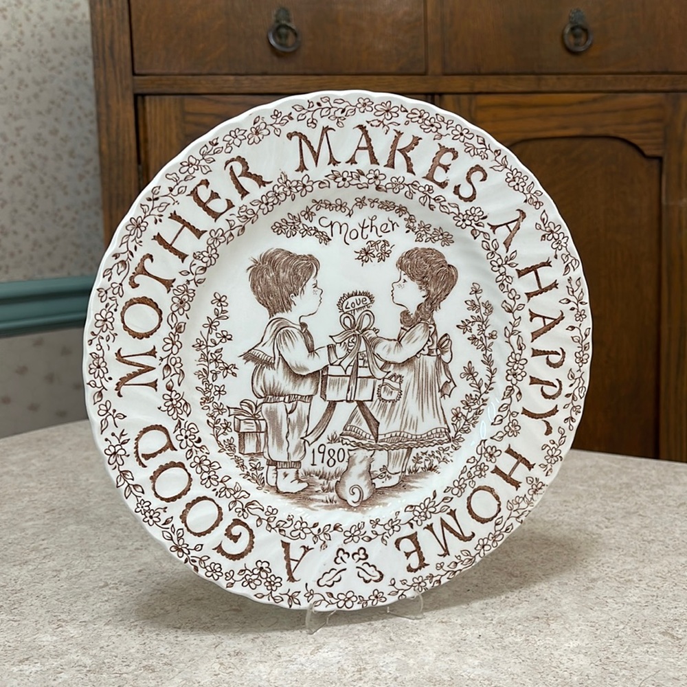 VINTAGE ROYAL CROWNFORD BY NORMA SHERMAN “A TRIBUTE TO MOTHER” ENGLAND PLATE